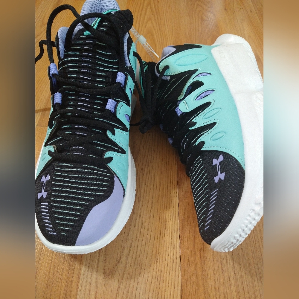 Under Armour Mint and Black Sneakers Size 10